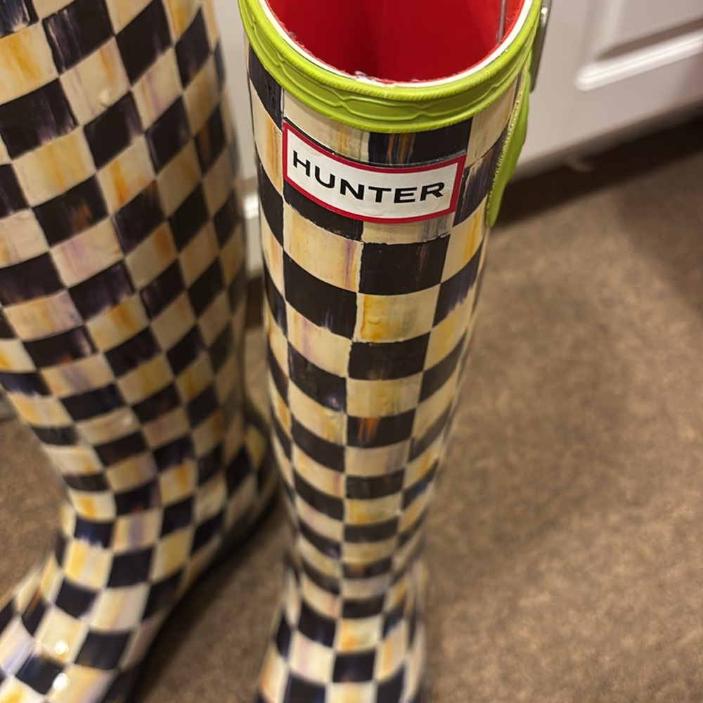 Mackenzie Child’s Hunter Boots. Excellent condition. Worn one time. Size 39 - Picture 2 of 4